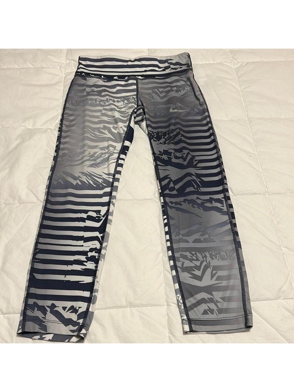 Nike Dri-Fit Capri Leggings Gray Abstract Wave Print Women's XS - Picture 1 of 7